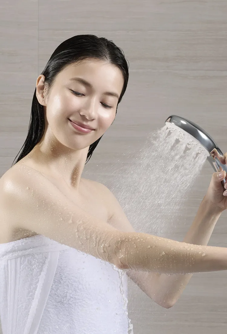 粒の大きく暖かいミストで全身を洗える